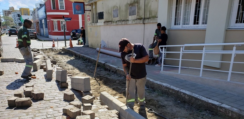 Prefeitura realiza o alargamento da calçada em frente ao novo prédio da SMCAS