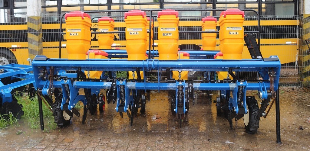 Patrulha Agrícola recebe implementos para impulsionar agricultura familiar