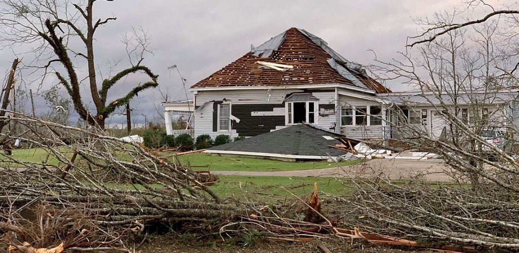 Tornado atinge Alabama deixando rastro de morte e destruição nos Estados Unidos