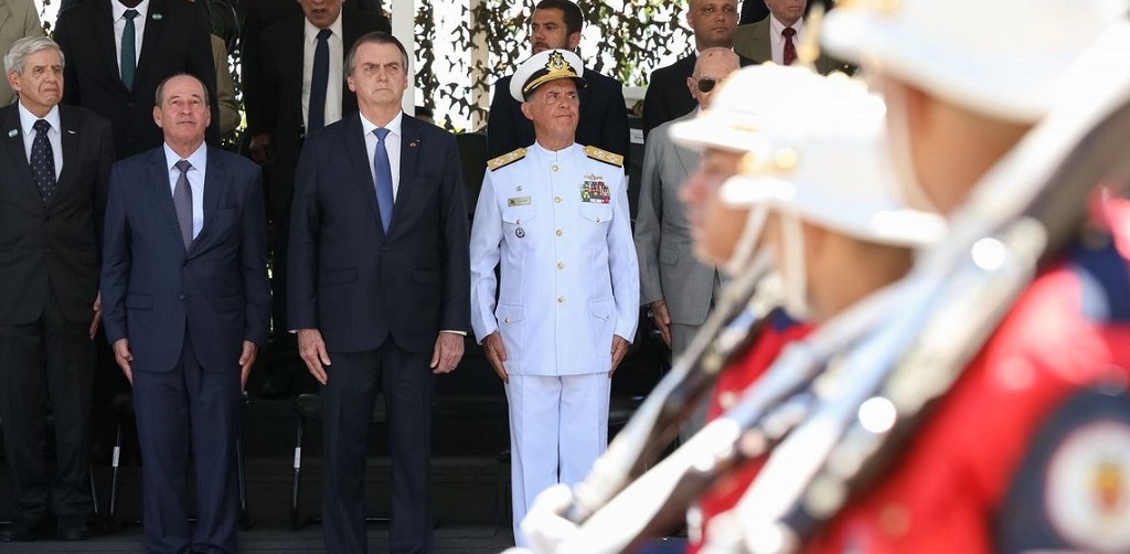Bolsonaro pede "sacrifício" dos militares na reforma da Previdência
