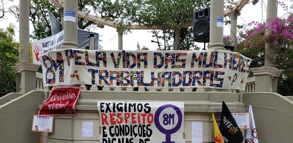 Movimentos populares realizam ato em defesa dos direitos e proteção da mulher