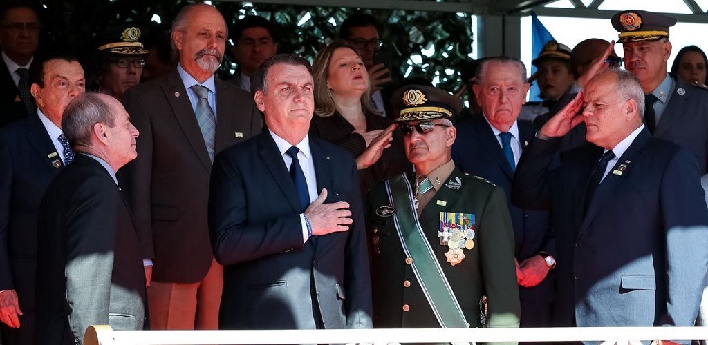 Bolsonaro diz que Exército sempre esteve ao lado da vontade nacional