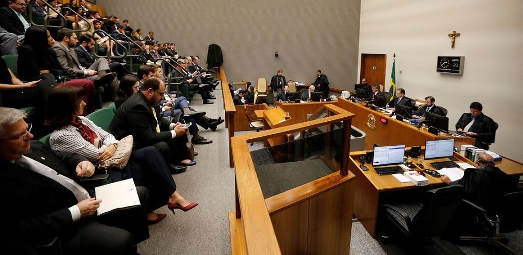 STJ reduz pena de Lula de 12 para 8 anos de prisão no caso do triplex