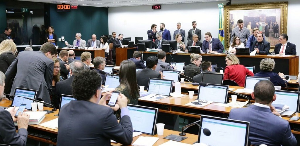 CCJ aprova parecer a favor da reforma da Previdência