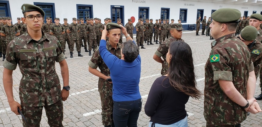 Cerimônia da entrega da boina é realizada no 6º GAC