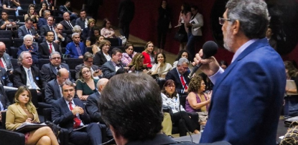 Parlamentares, reitores e entidades se unem em defesa da universidade pública