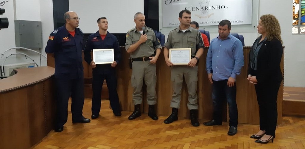 Câmara Municipal concede voto de louvor a soldados que resgataram veleiro à deriva