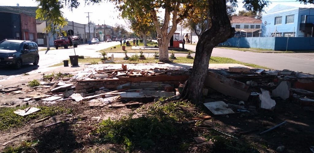 Trailers seguem sendo retirados de praças e canteiros