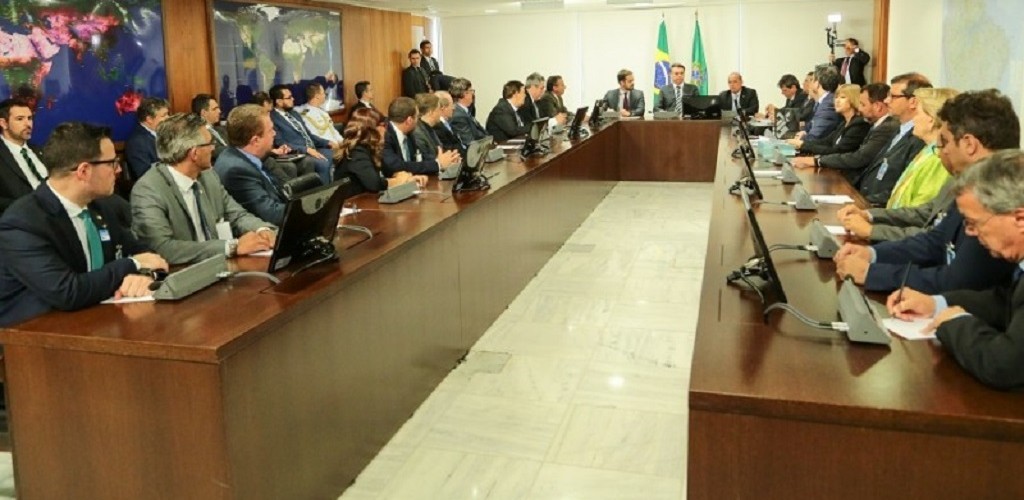 Em reunião com governador, Bolsonaro garante R$ 130 milhões para duplicação da BR-116