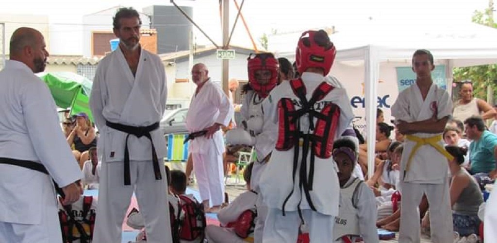 Jovens da Associação Kihon de Artes Marciais representam RG em São Paulo