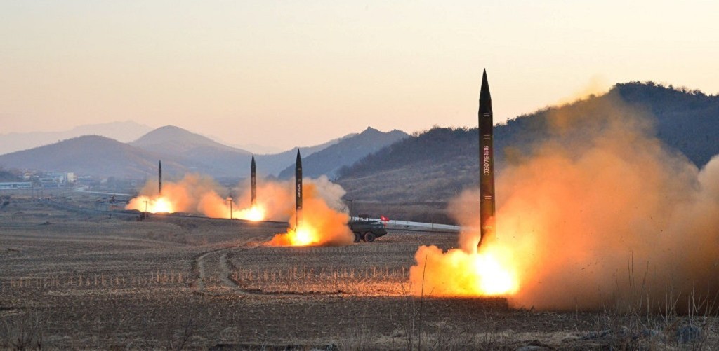 Coreia do Norte lança mísseis em direção ao Mar do Japão