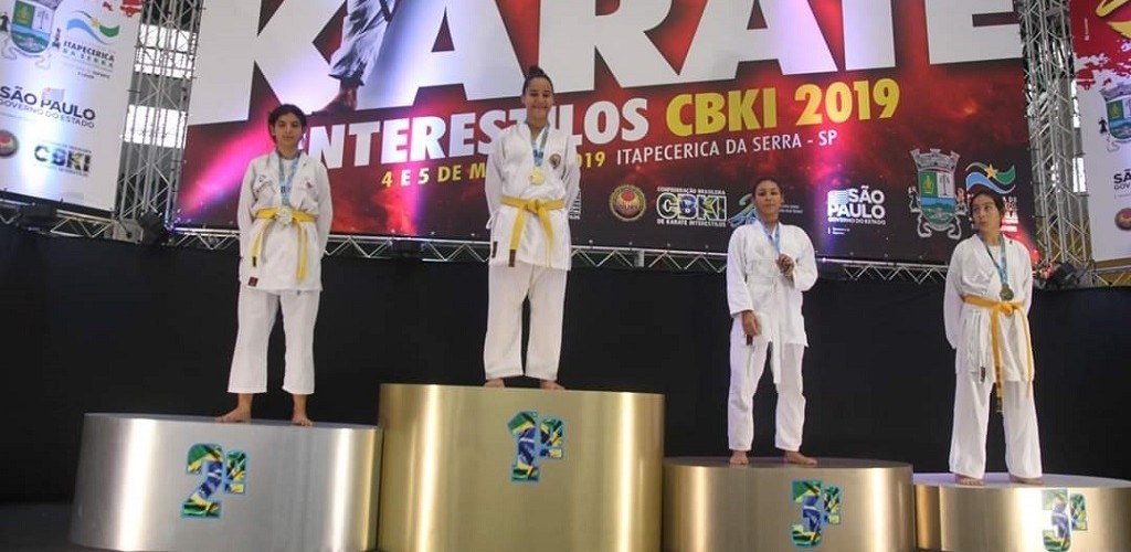 Jovens da Associação Kihon de Artes Marciais vencem competição em SP