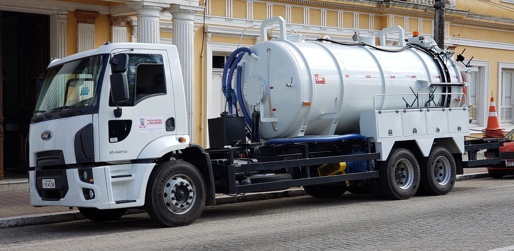 Caminhão de hidrojateamento é entregue à SMI