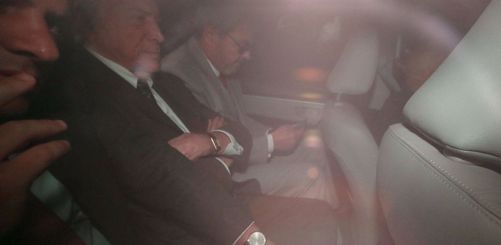 Ex-presidente Temer deixa sua casa para se apresentar à PF