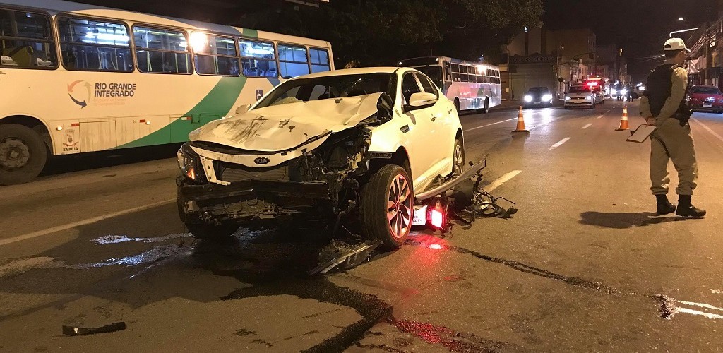 Homem fica em estado grave após acidente na 24 de Maio