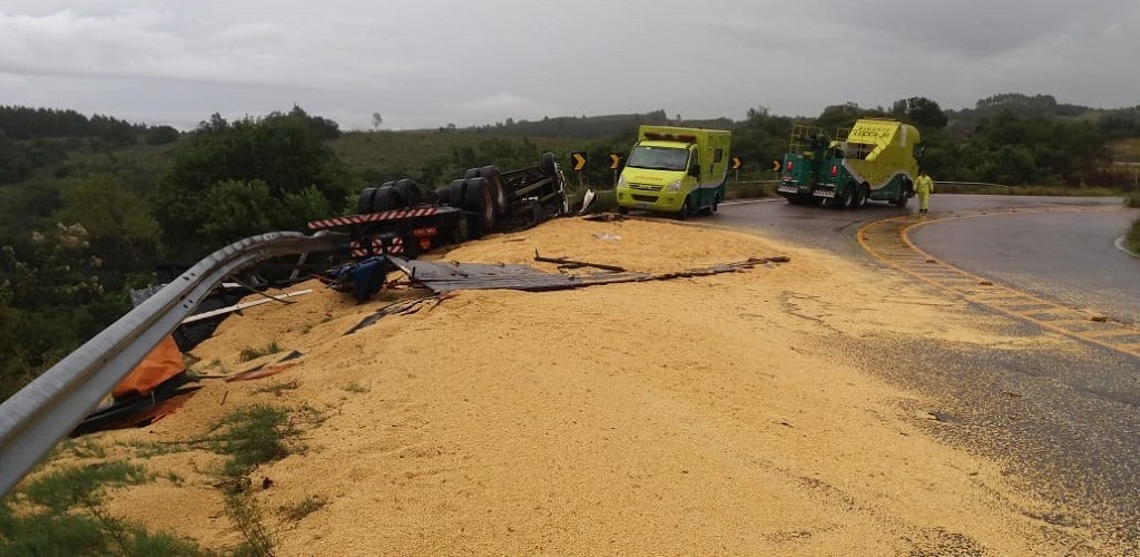 Caminhoneiro morre em acidente na BR 392, em Canguçu