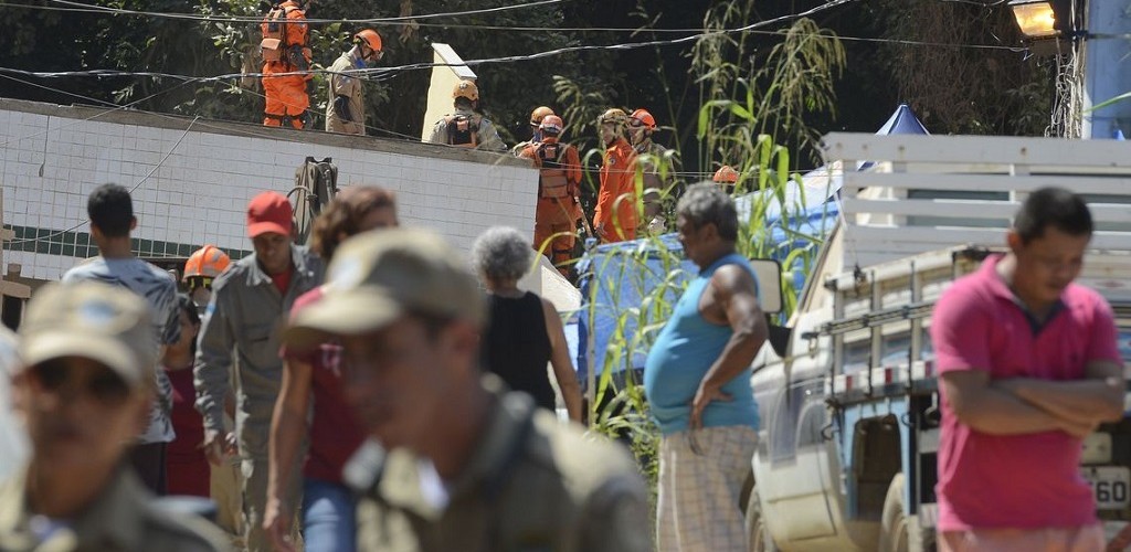 Número de mortos no desabamento de prédios no Rio chega a 15