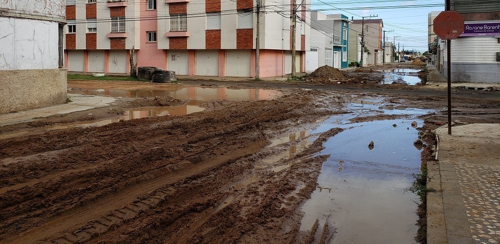 Comerciantes reclamam de obras inacabadas na Andradas com João Alfredo