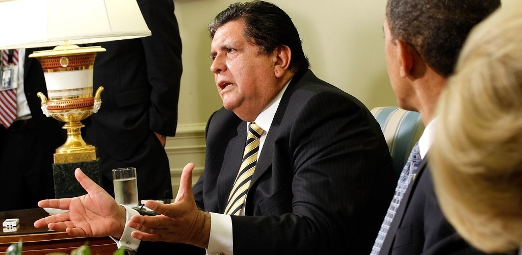 Ex-presidente do Peru morre após atirar em si mesmo ao ser preso