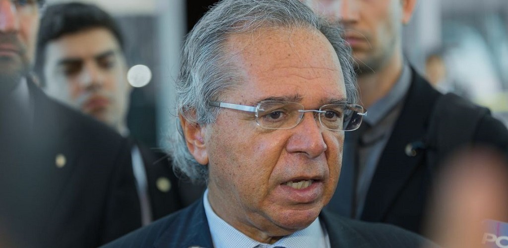 Governo estuda liberar saques em contas ativas do FGTS, diz Guedes