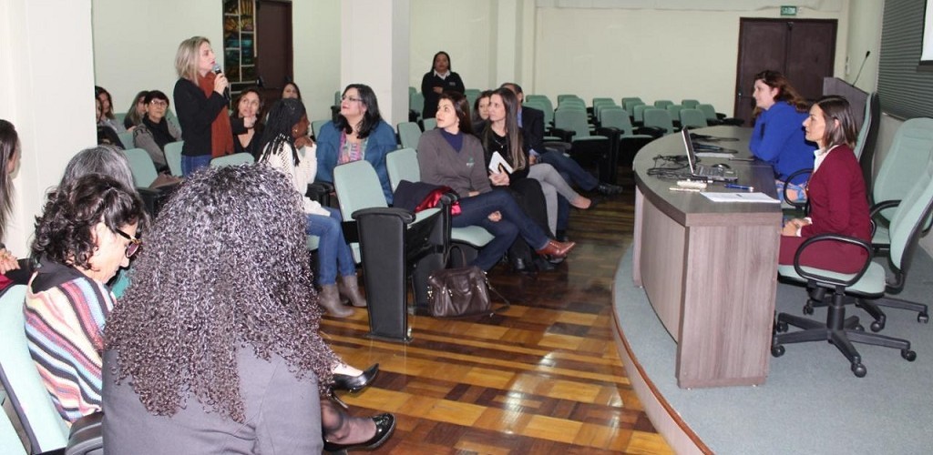 Núcleo da Mulher Empreendedora realiza sensibilização