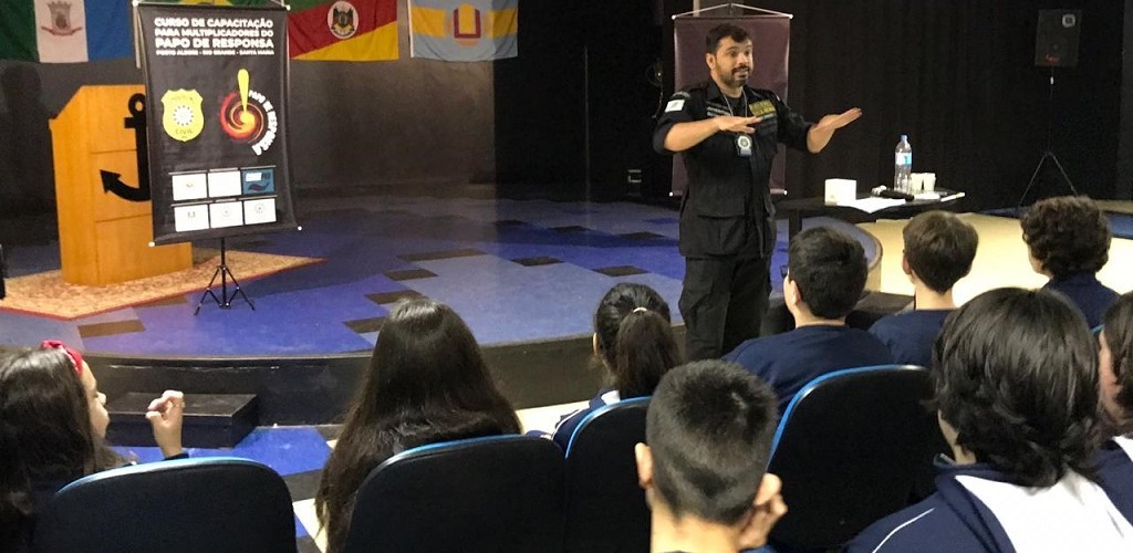 Programa Papo de Responsa treina policiais da região