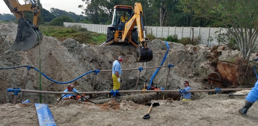 Manutenção em registro de adutora deixa 21 bairros sem água nesta quinta-feira