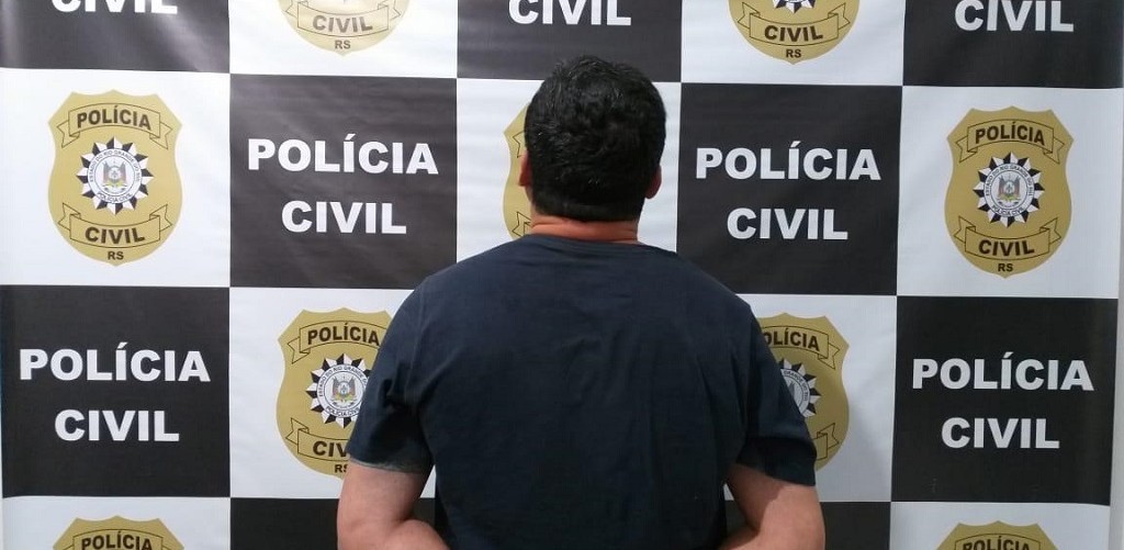 Homem é preso por policiais da Draco
