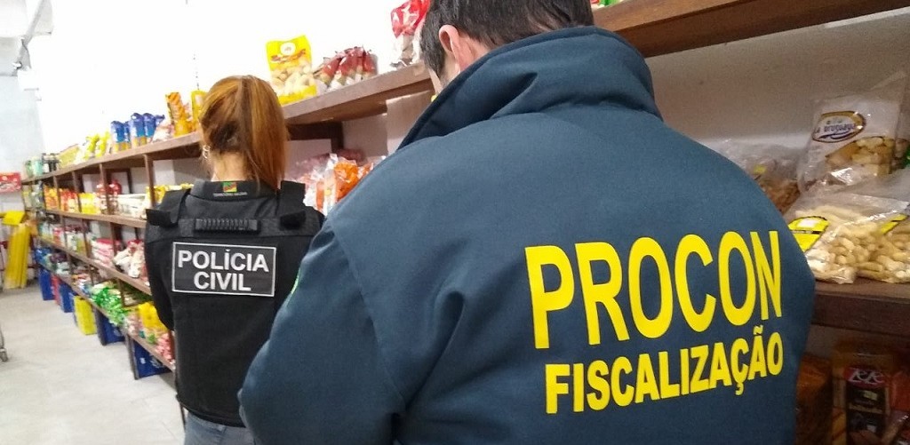 Operação do Procon e Polícia Civil fecha estabelecimento comercial