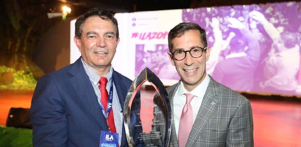 Presidente da Rede de Farmácias São João é condecorado com o mérito Leadership Award