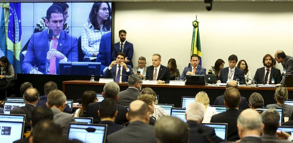 Parecer da previdência deve começar a ser discutido nesta terça-feira