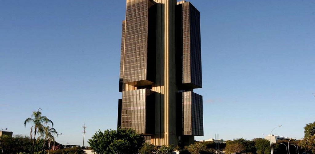 Banco Central mantém juros básicos no menor nível da história