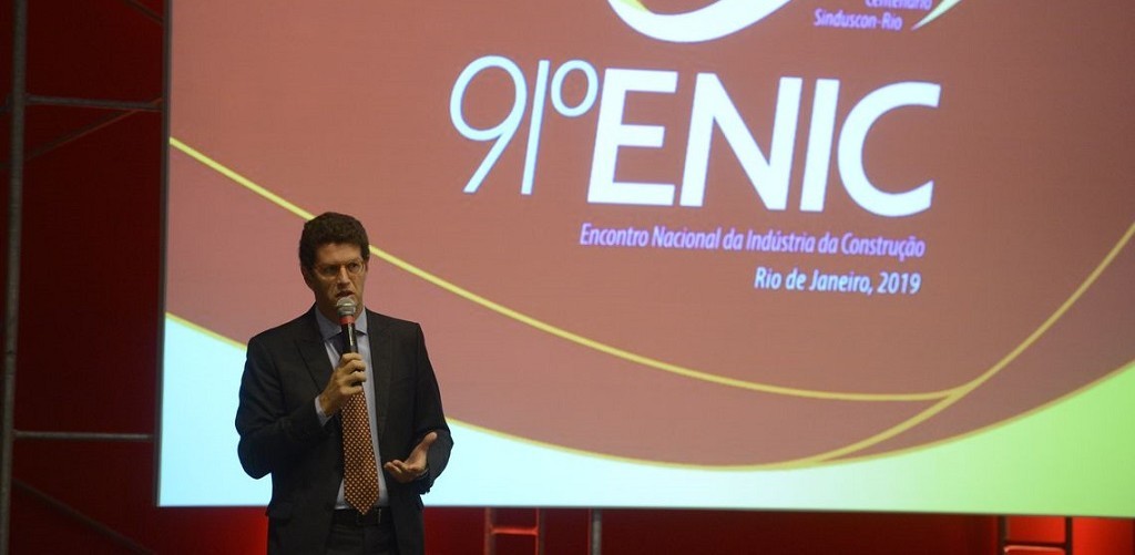 Legislação ambiental burocrática prejudica meio ambiente, diz ministro