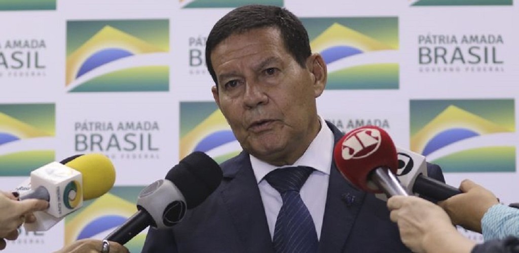 Em visita oficial à China, Mourão reativa comissão sino-brasileira