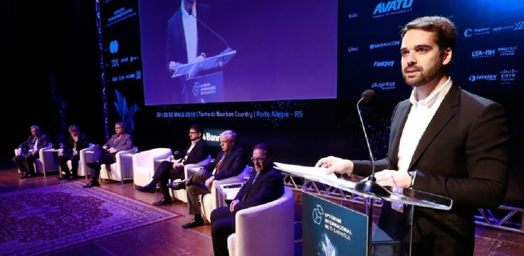 Leite afirma que meta é tornar o governo 100% digital