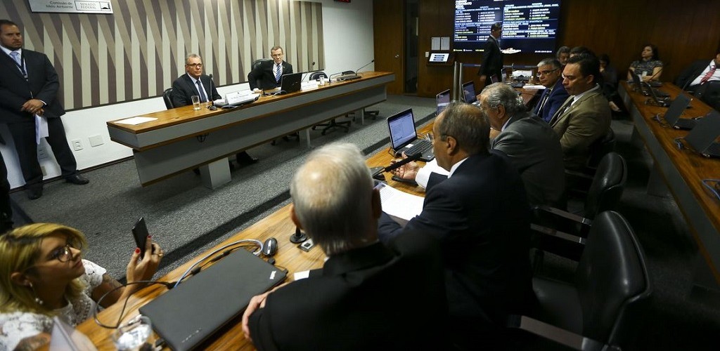 Ministro de Minas e Energia diz que não há barragem segura no Brasil 