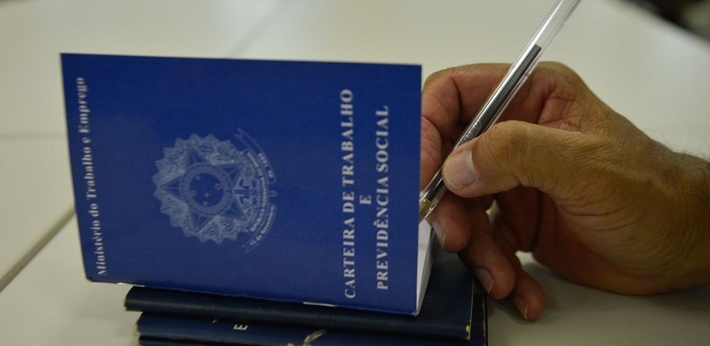 Abril tem a maior criação de emprego formal para o mês desde 2013