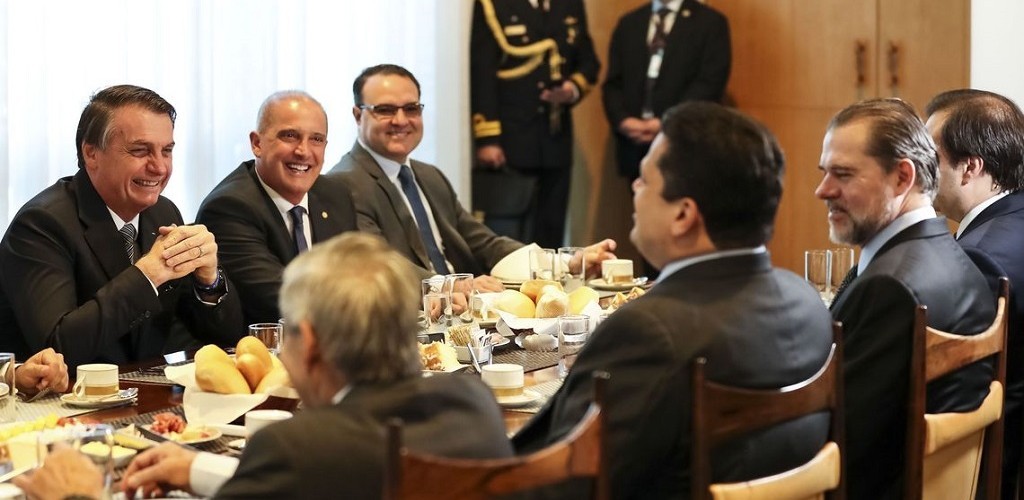 Bolsonaro recebe presidentes do Legislativo e Judiciário no Alvorada