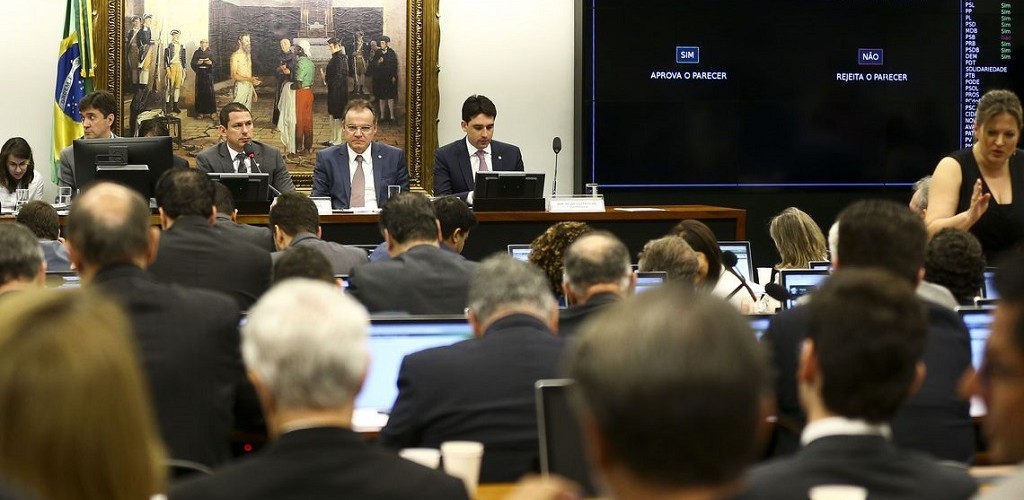 Comissão aprova texto-base da reforma da Previdência