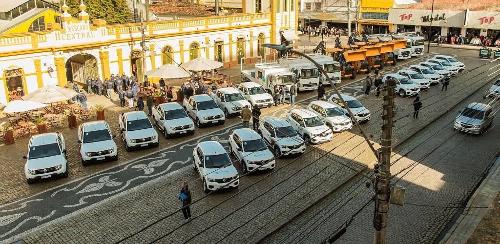 Sanep apresenta 28 novos veículos no Largo do Mercado Central