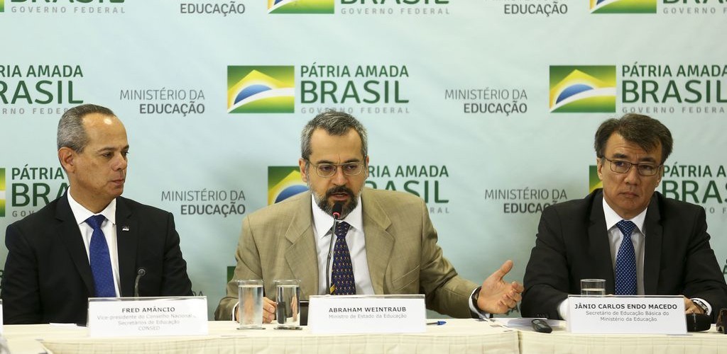 MEC pretende implantar no país 108 escolas cívico-militares até 2023
