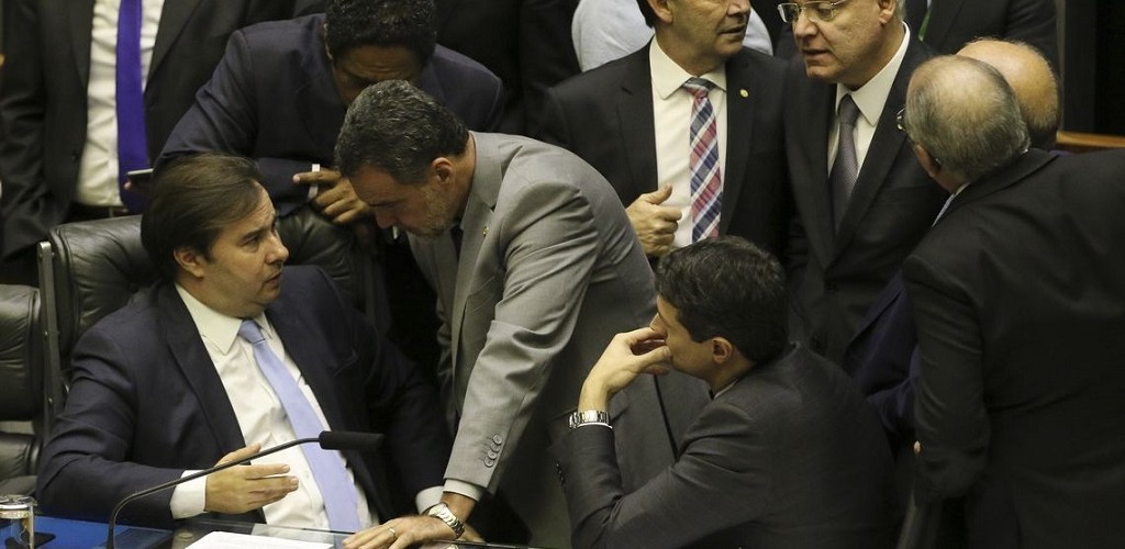 Maia quer concluir 1º turno de votação da Previdência ainda hoje