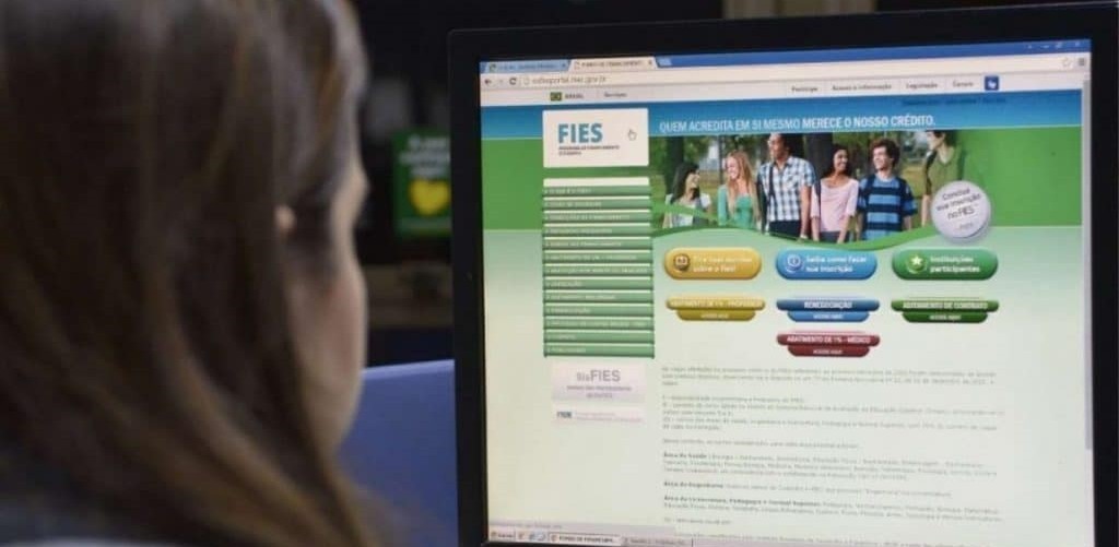 Lista de espera do Fies é automática e estudantes devem ficar atentos