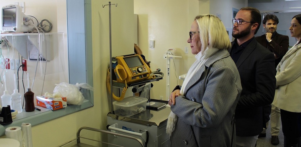 Secretária estadual de saúde visita HU-Furg