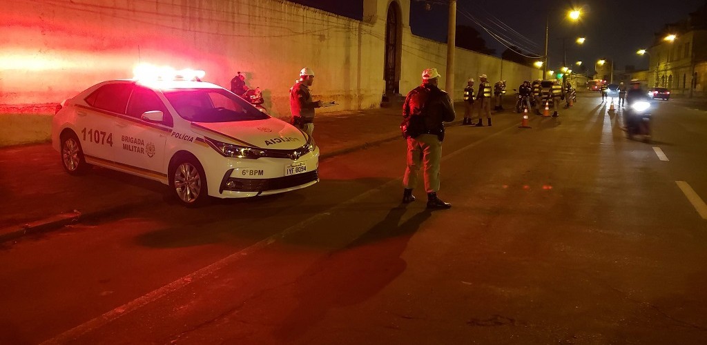 Alunos do 6º BPM participam de barreira de trânsito