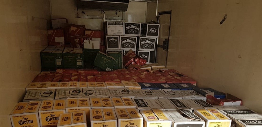 RF apreende caminhão com 300 caixas de bebidas alcoólicas em Guaíba