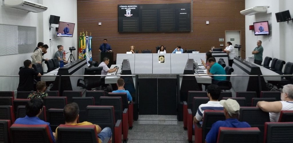 Câmara se manifesta à justiça sobre mudança no regimento que retira a possibilidade de eleitores pedirem a cassação de mandato parlamentar