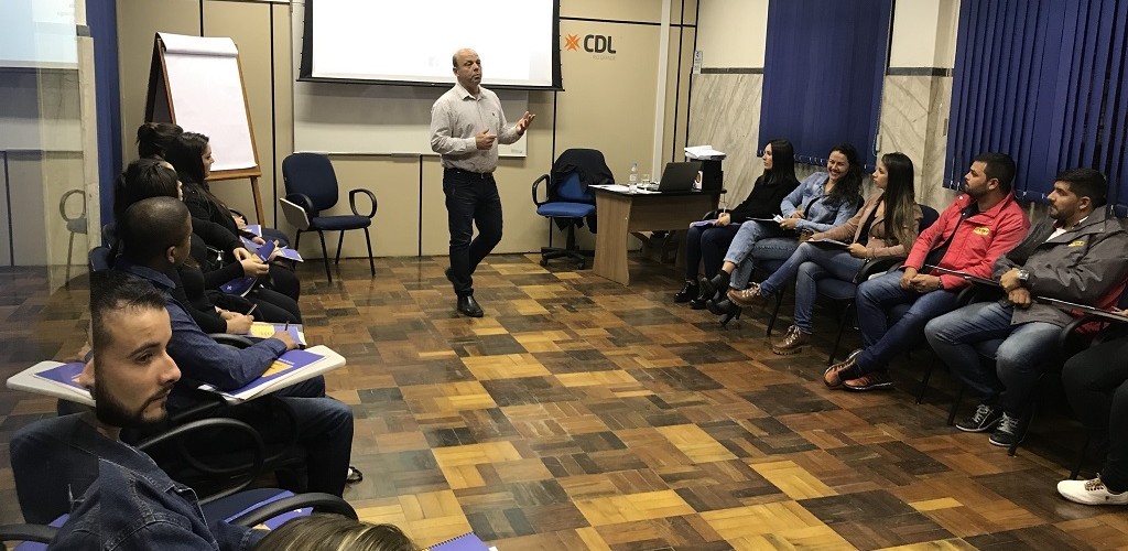CDL realiza curso sobre vendas