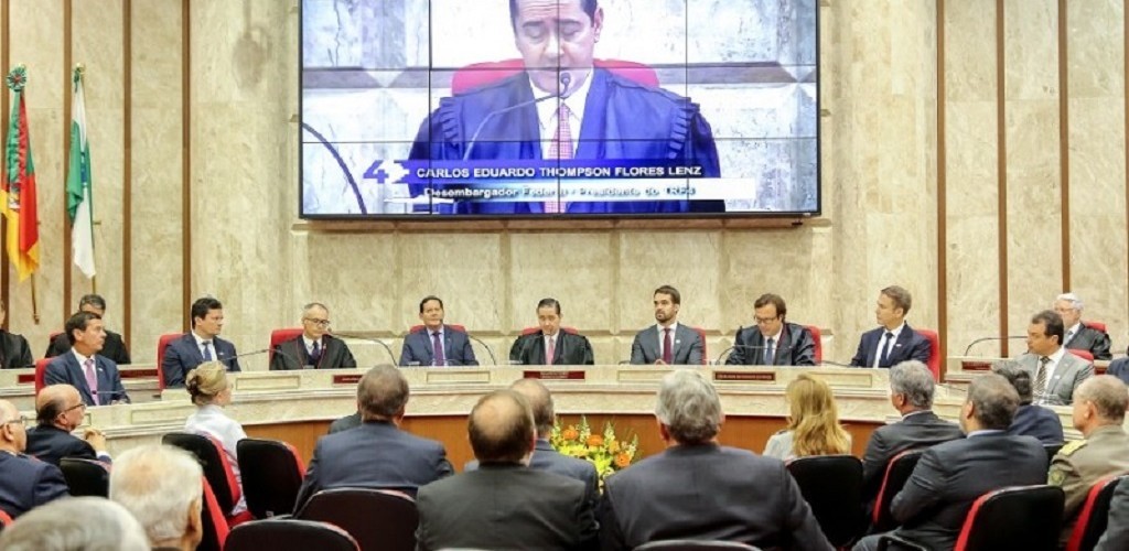 Desembargador Victor Laus assume presidência do TRF da 4ª região