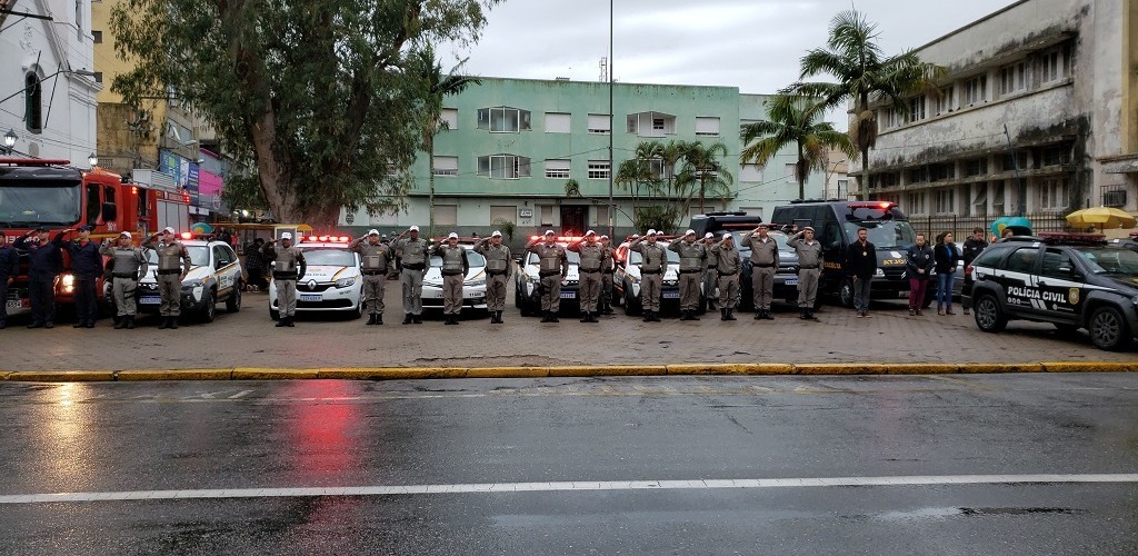 Brigadianos mortos em Porto Alegre são homenageados com sirenaço no Centro